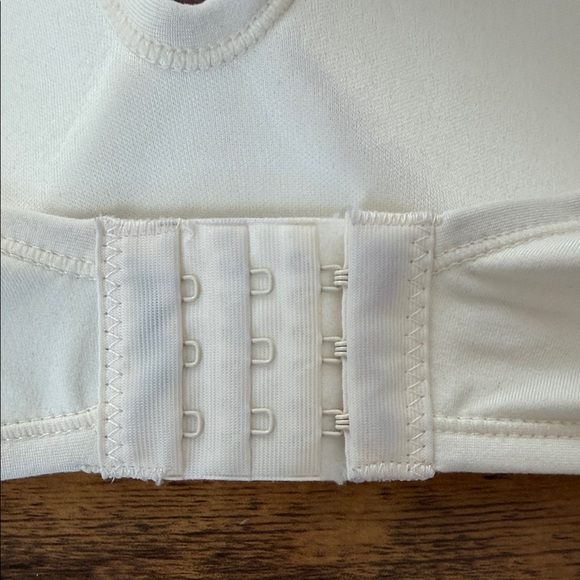 Rene Rofe Cream Bra for Everyday Wear - Picture 3 of 6